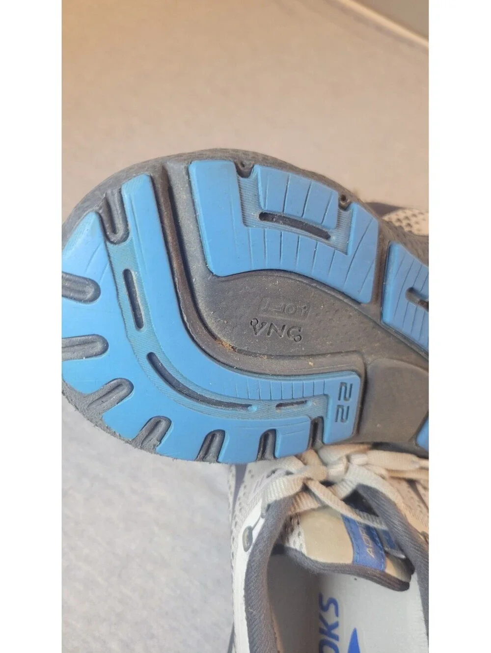 Brooks Adrenaline GTS 22 Running Shoes Size 8.5 US Medium Width